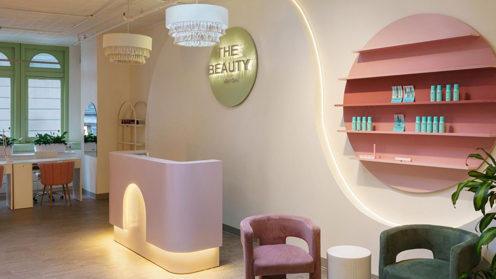 Beauty salon in the heart of Manhattan | Max Mural