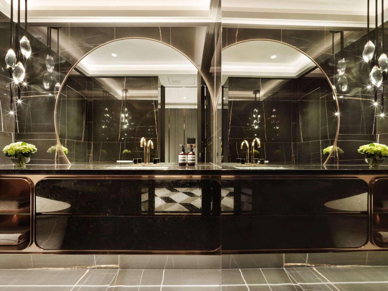 Carlton Hotel | iLuxury Awards