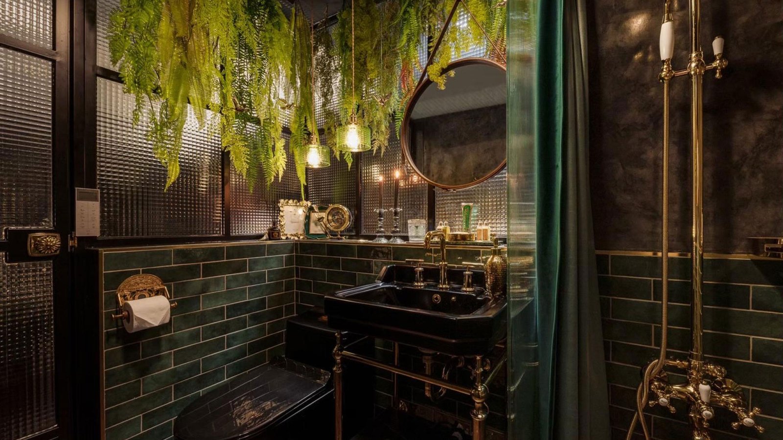 MDA-tinglung-chang-timeless-luxury-in-a-studio-suite-of-black-gold-and-passion-2
